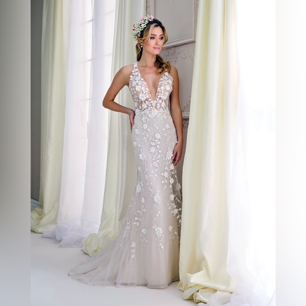 Enchanting by Mon Cheri, style 217109; barely worn bridal gown